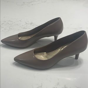 Kitten heels